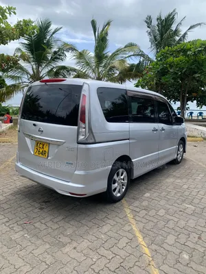 Nissan Serena 2012 Silver