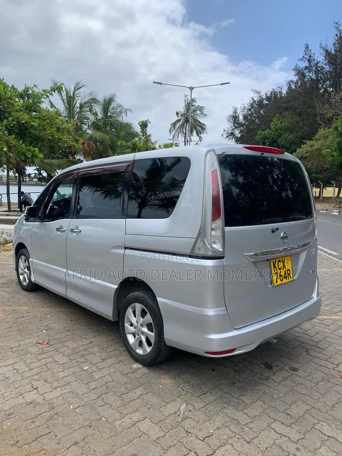 Nissan Serena 2012 Silver