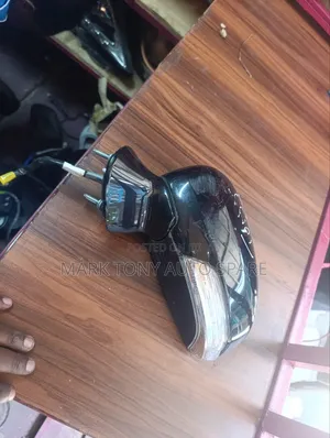 Avensis 2012 Sidemirror Indicator