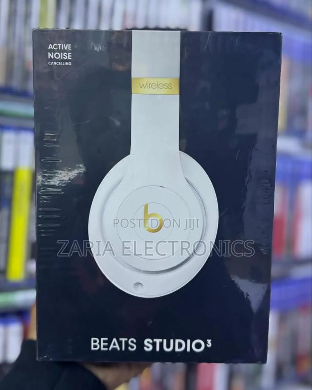 Beats Studio 3 Bluetooth Headphones - main view