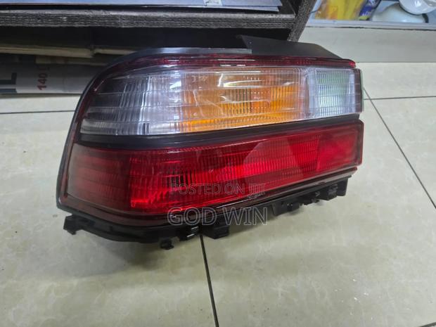 Taillight,Tail Lamp Toyota 100/101 Saloon