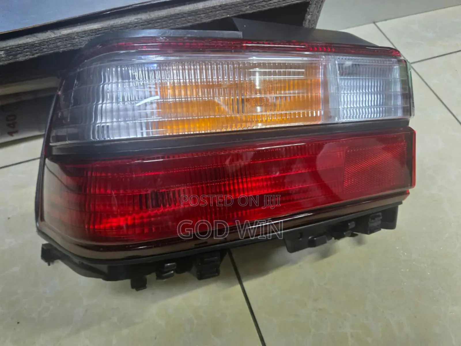 Taillight,Tail Lamp Toyota 100/101 Saloon