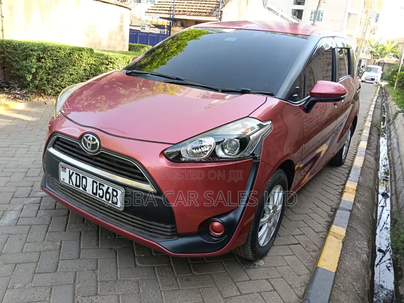 Toyota Sienta 2016 Red