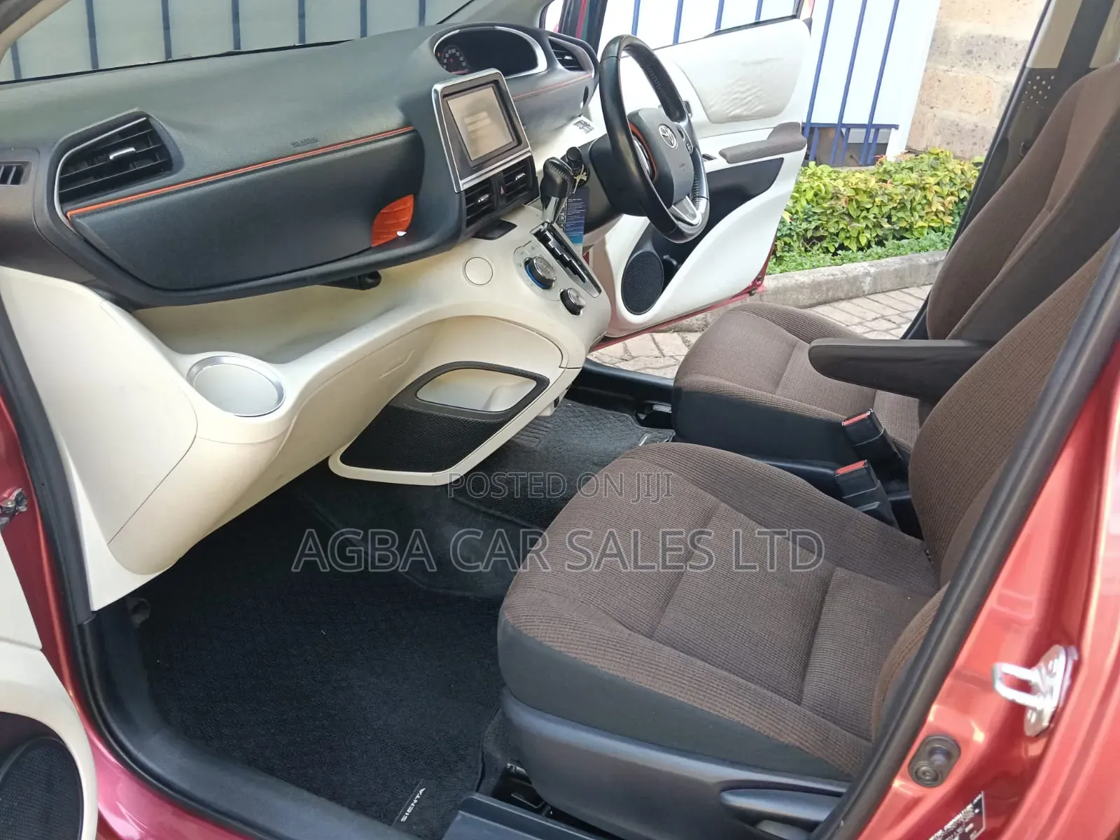 Toyota Sienta 2016 Red