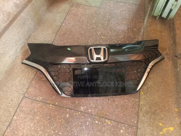Honda Vezel 2015 Grill