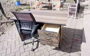 Office Desk/Mesh Chair