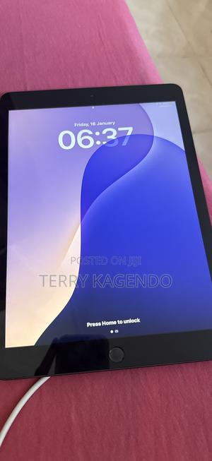 Apple iPad (2025) 32 GB Gray - main view