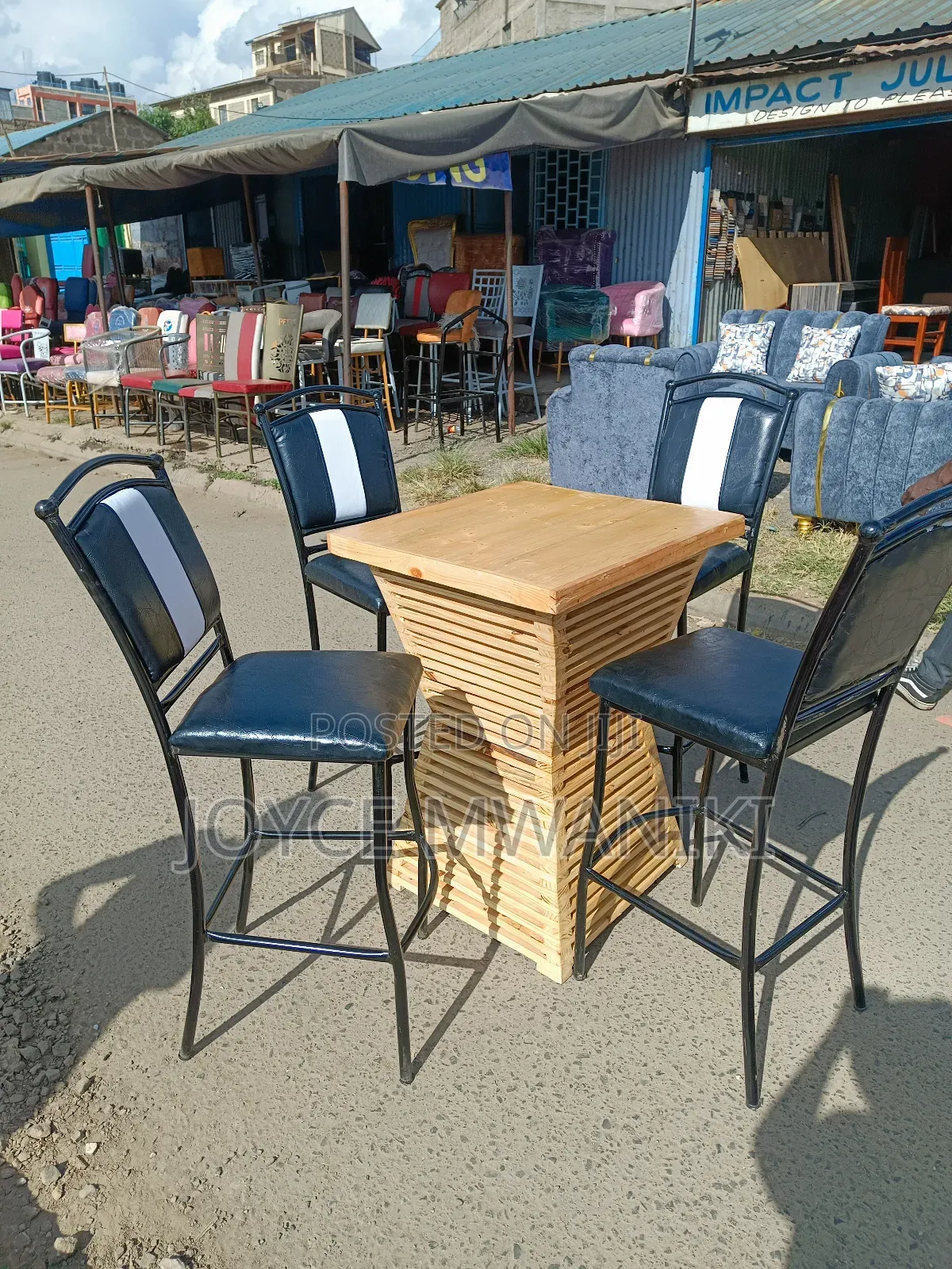 High Bar Set of 4 Chairs With Wooden Pallet Table 