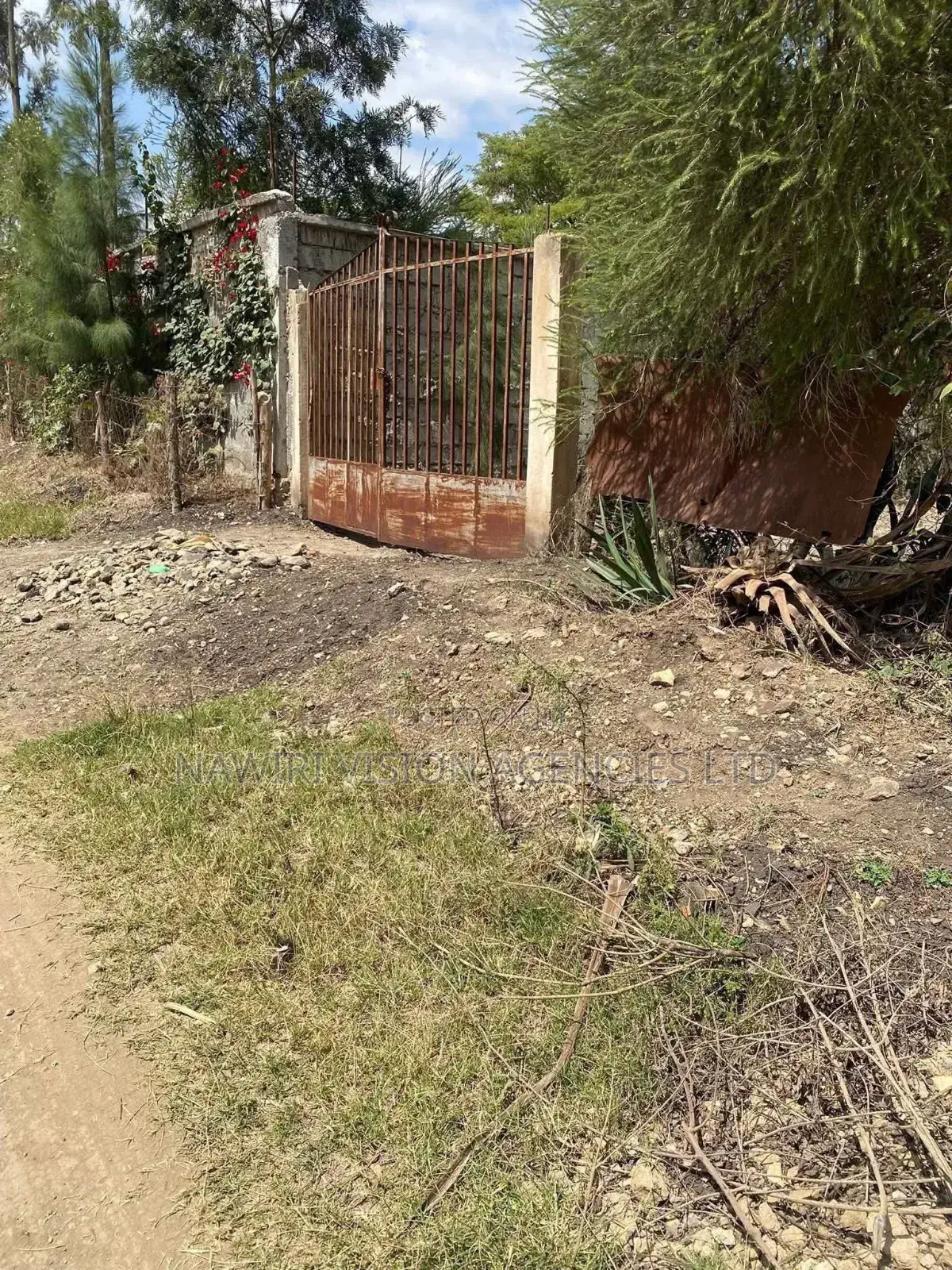 Plot for Sale 100*100 in Ruai Block 10