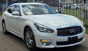 Nissan Fuga 2018 White