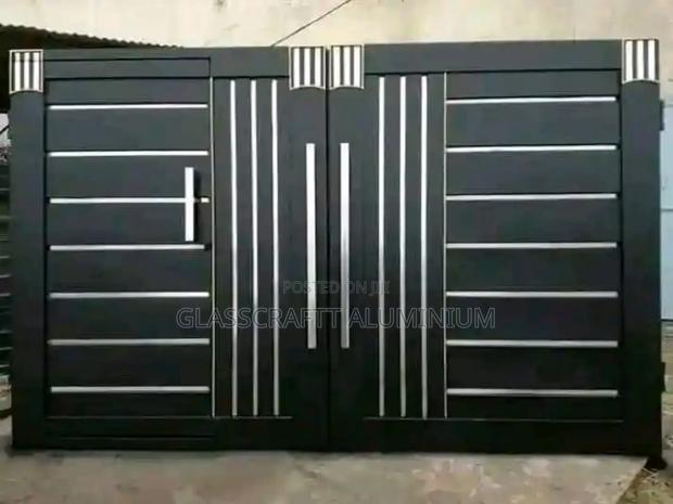 Sleek Designed Front Gate - thumbnail 4