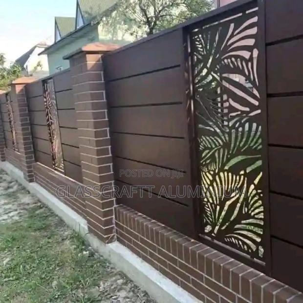 Sleek Designed Front Gate - thumbnail 2