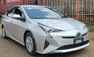 Toyota Prius 4dr Hatchback (1.8L 4cyl gas/electric hybrid CVT) 2016