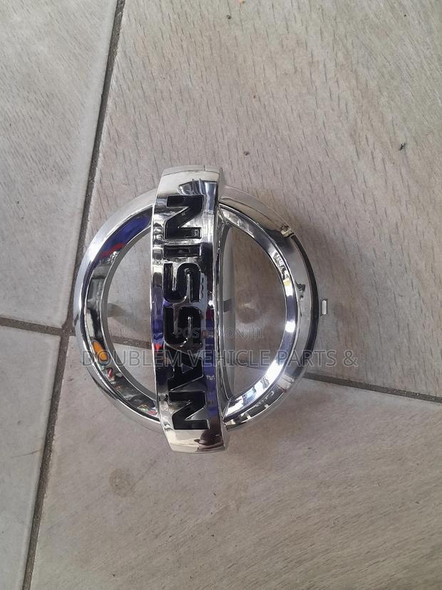 Front Grill Logo/Emblem Nissan Note 2010,2011,2012,2013,2014 - main view