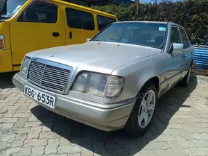 Mercedes-Benz E200 1995 Silver