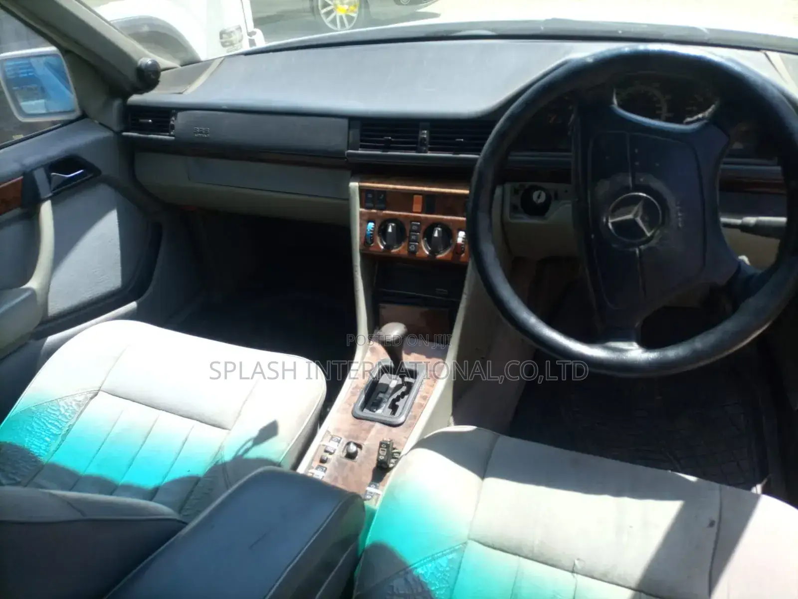 Mercedes-Benz E200 1995 Silver