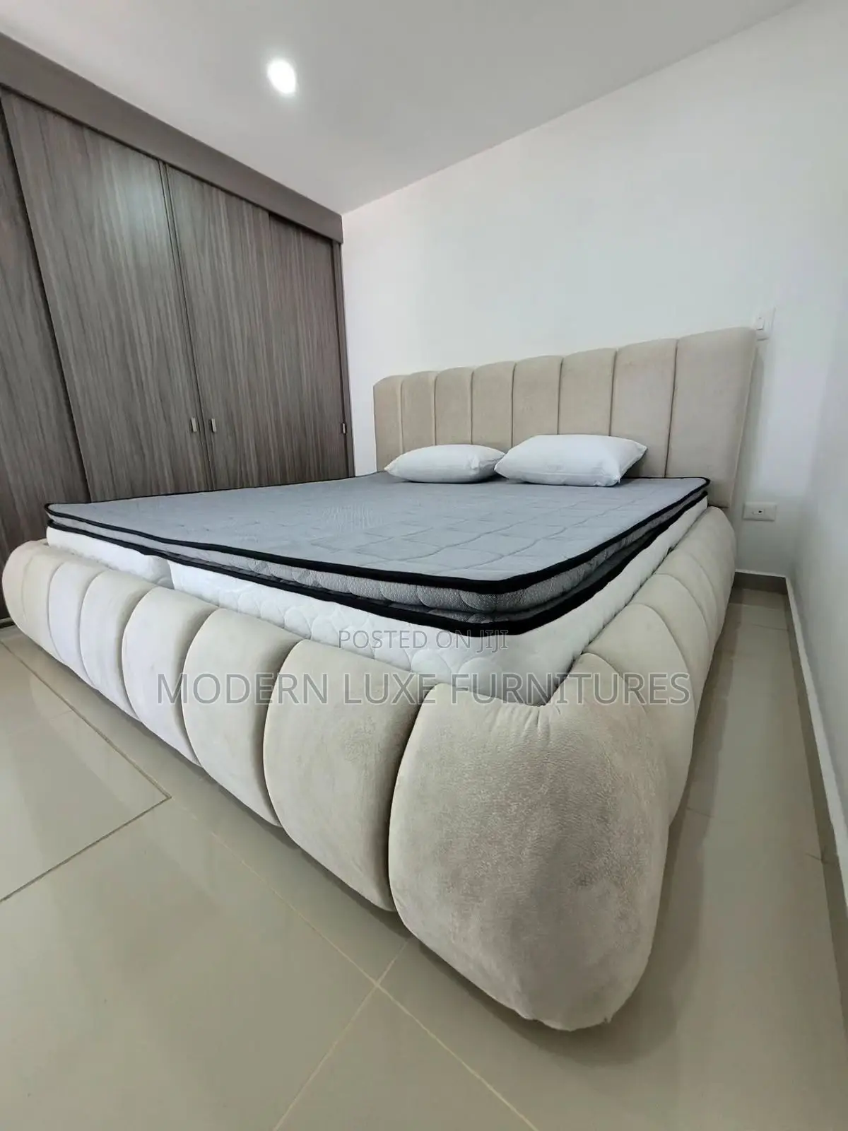 Cream 5 by 6 Bubble Bed