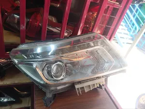 Nissan Navara 2015 Zenon Headlight 