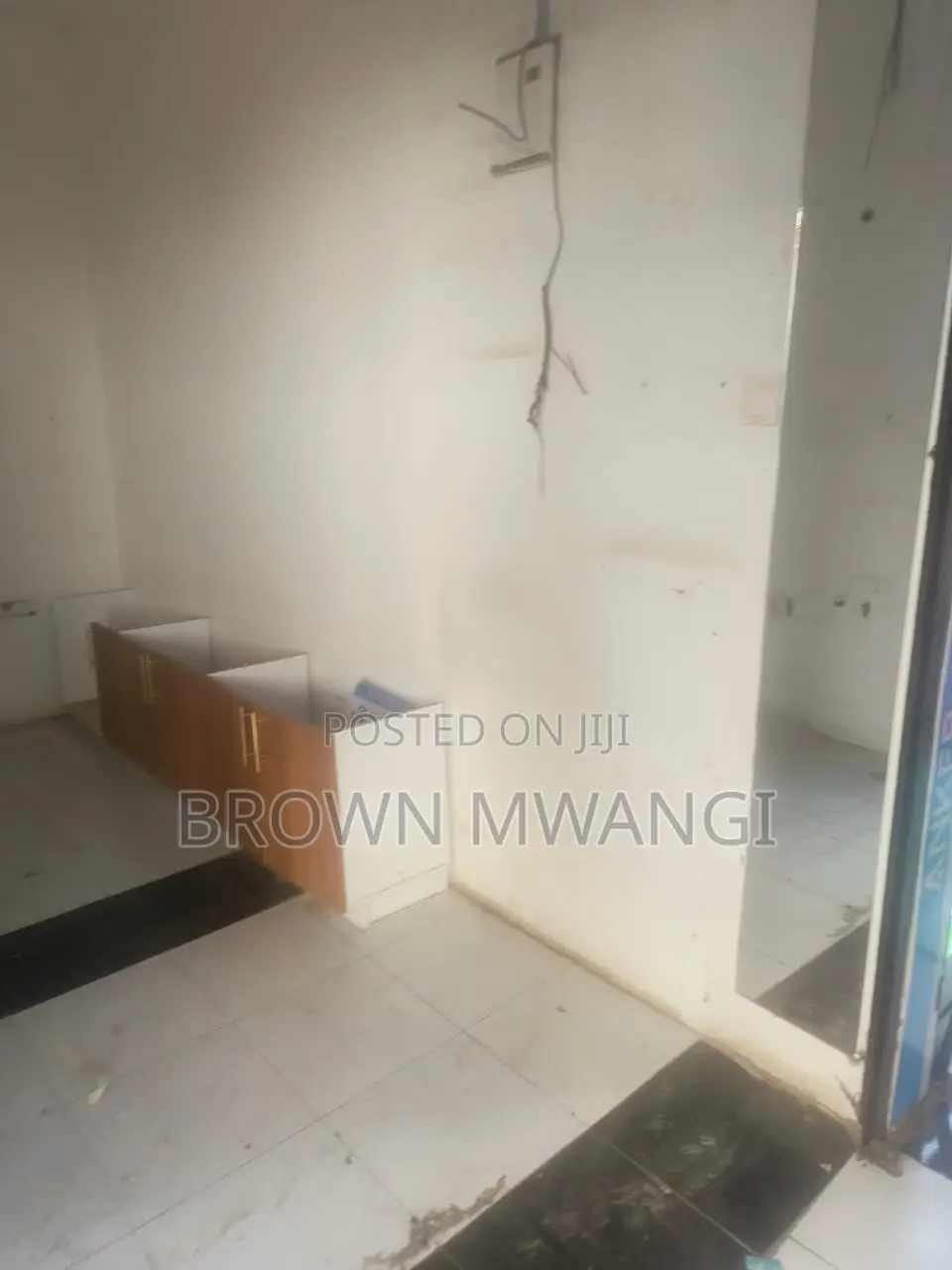 Shop to Let Along Moi Avenue