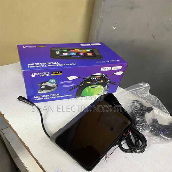 High-Resolution Car Display Stereo - main view