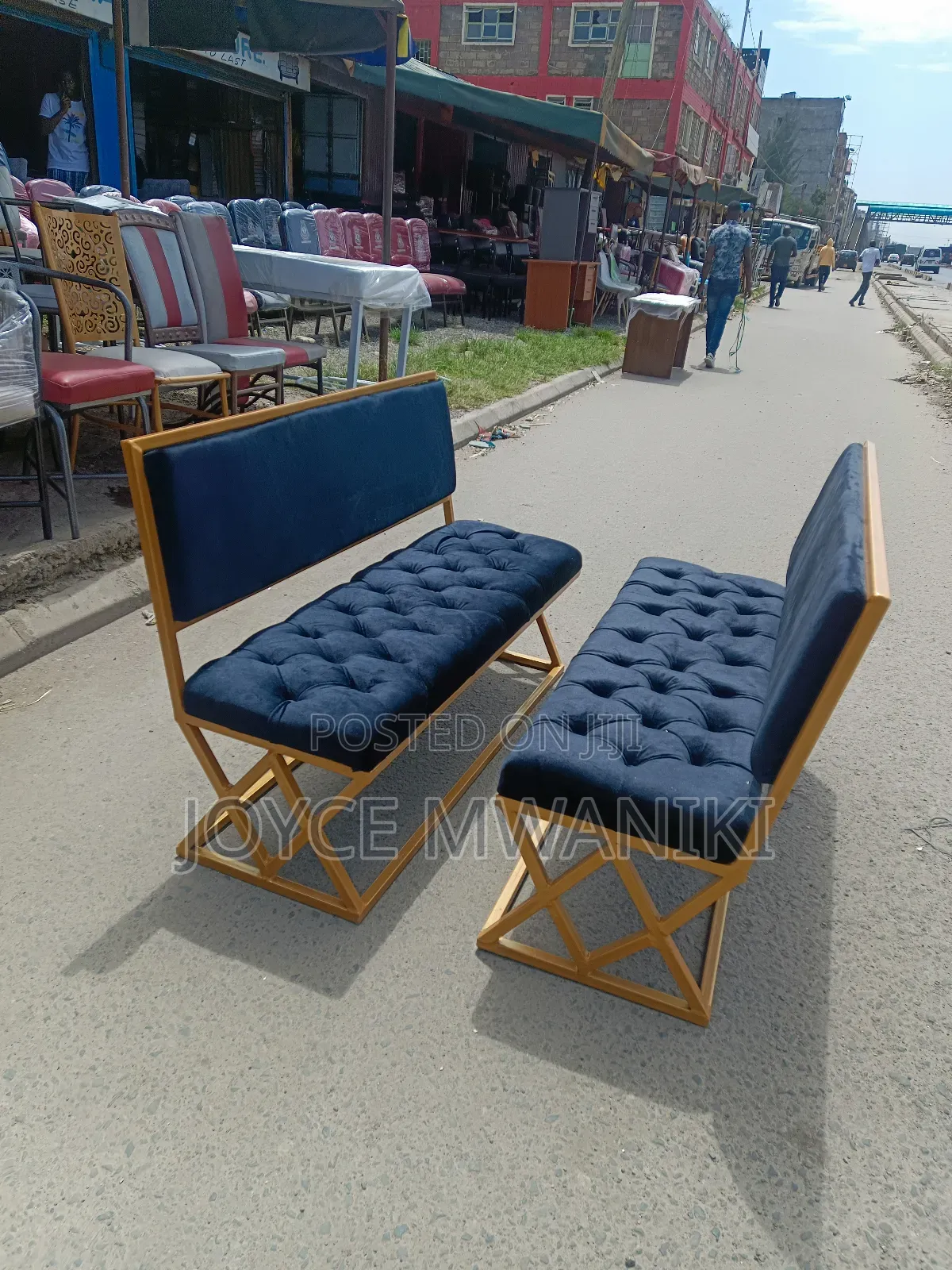 Modern Waiting Seat, Black and Gold 