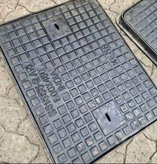 Commercial and Domestic Cast Iron Manhole Cover 18 by 24