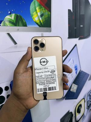 Apple iPhone 11 Pro 256 GB Gold - main view