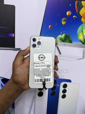 Apple iPhone 11 Pro 256 GB Silver - main view