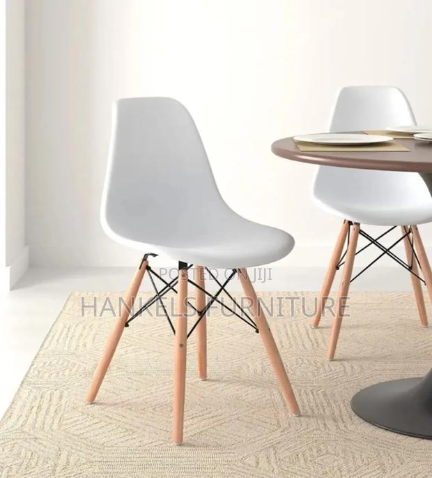 Gray Eames Dining Chair – Modern Stylish