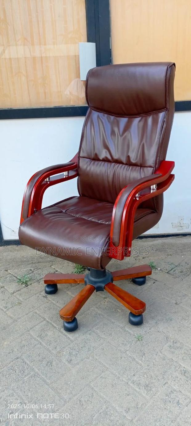 Luxury Executive Leather Office Chair - main view