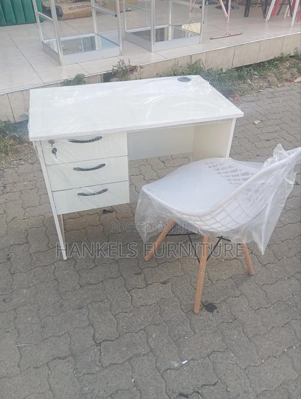 All-White Office Desk With Mesh Eames Chair