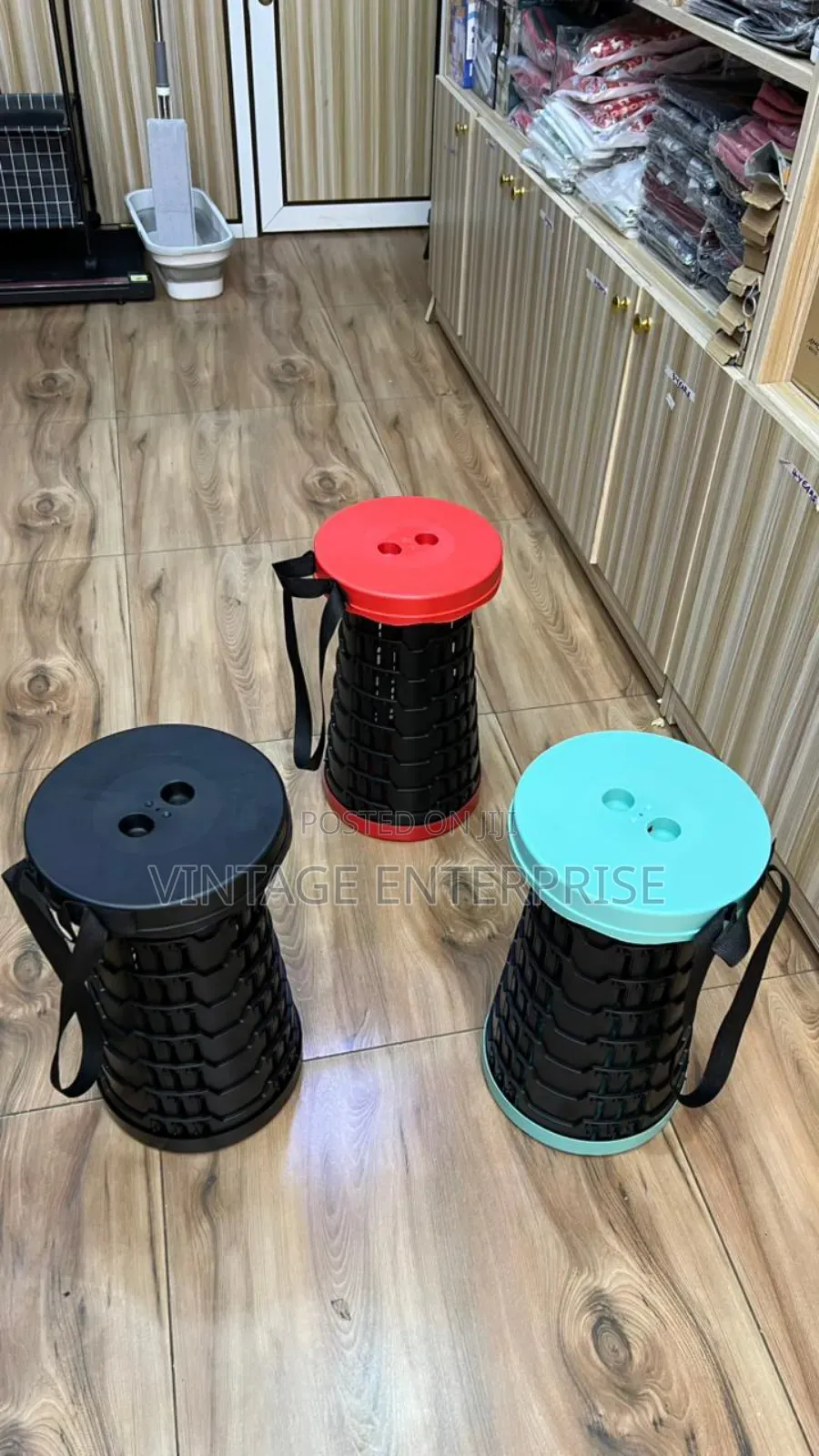 *Portable Retractable Stool*