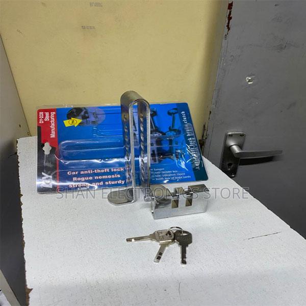 Universal Car Stainless Steel Pedal Lock 8 Holes 3 Keys Safety Tool