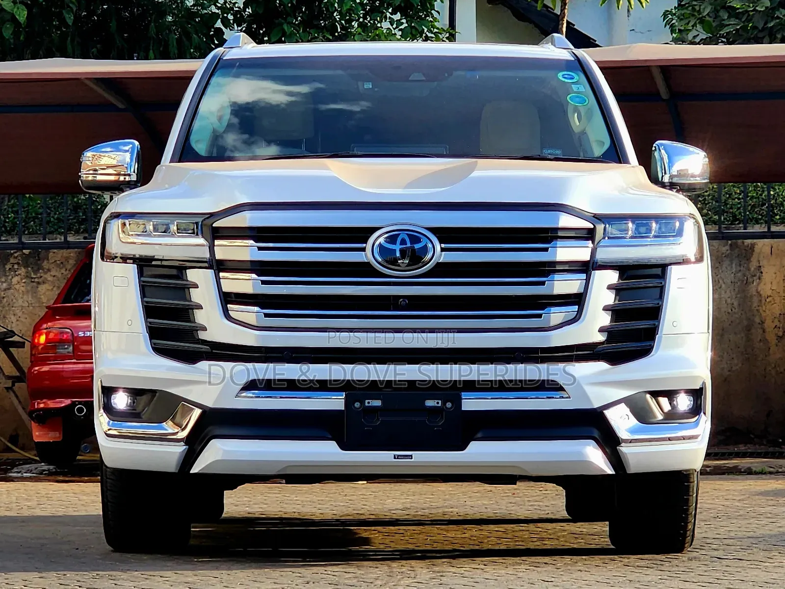 Toyota Land Cruiser LC300 2024 White