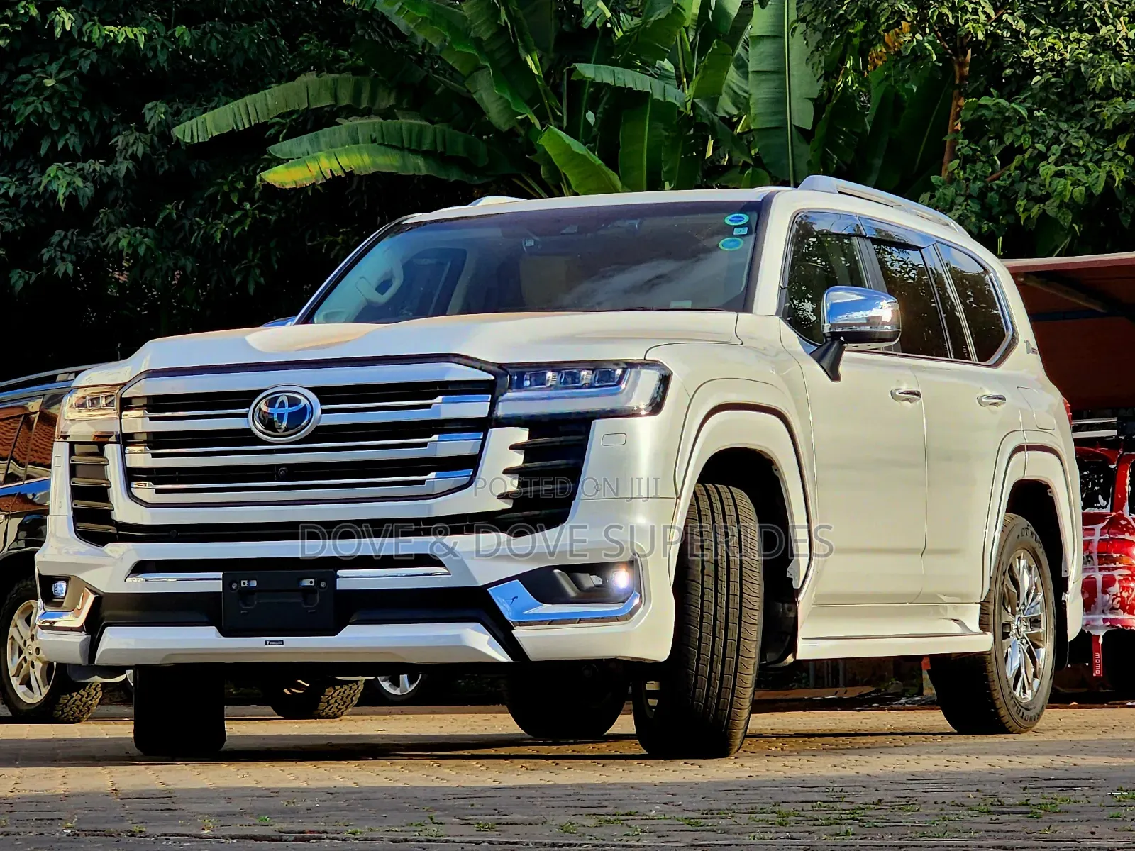 Toyota Land Cruiser LC300 2024 White