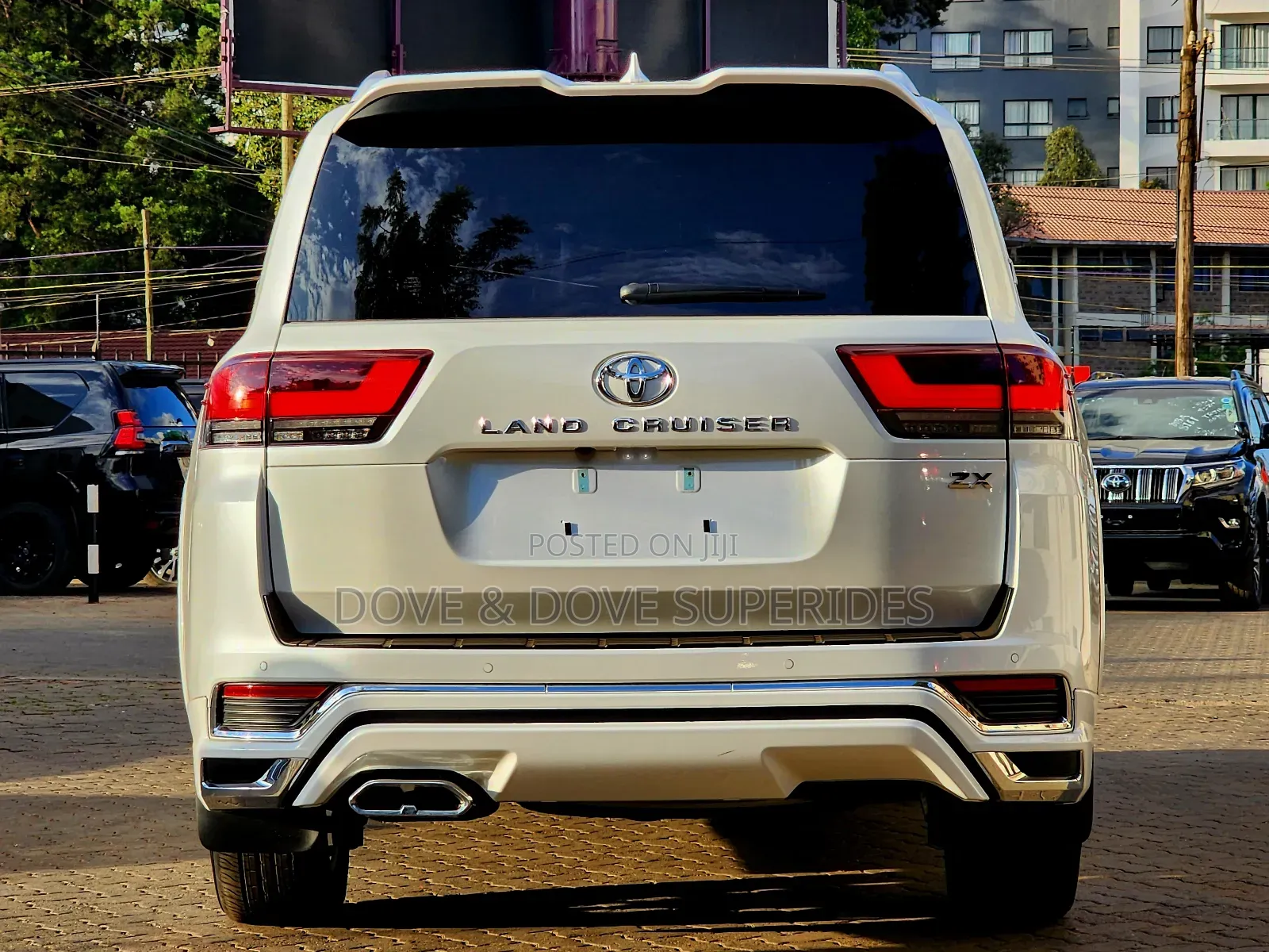 Toyota Land Cruiser LC300 2024 White