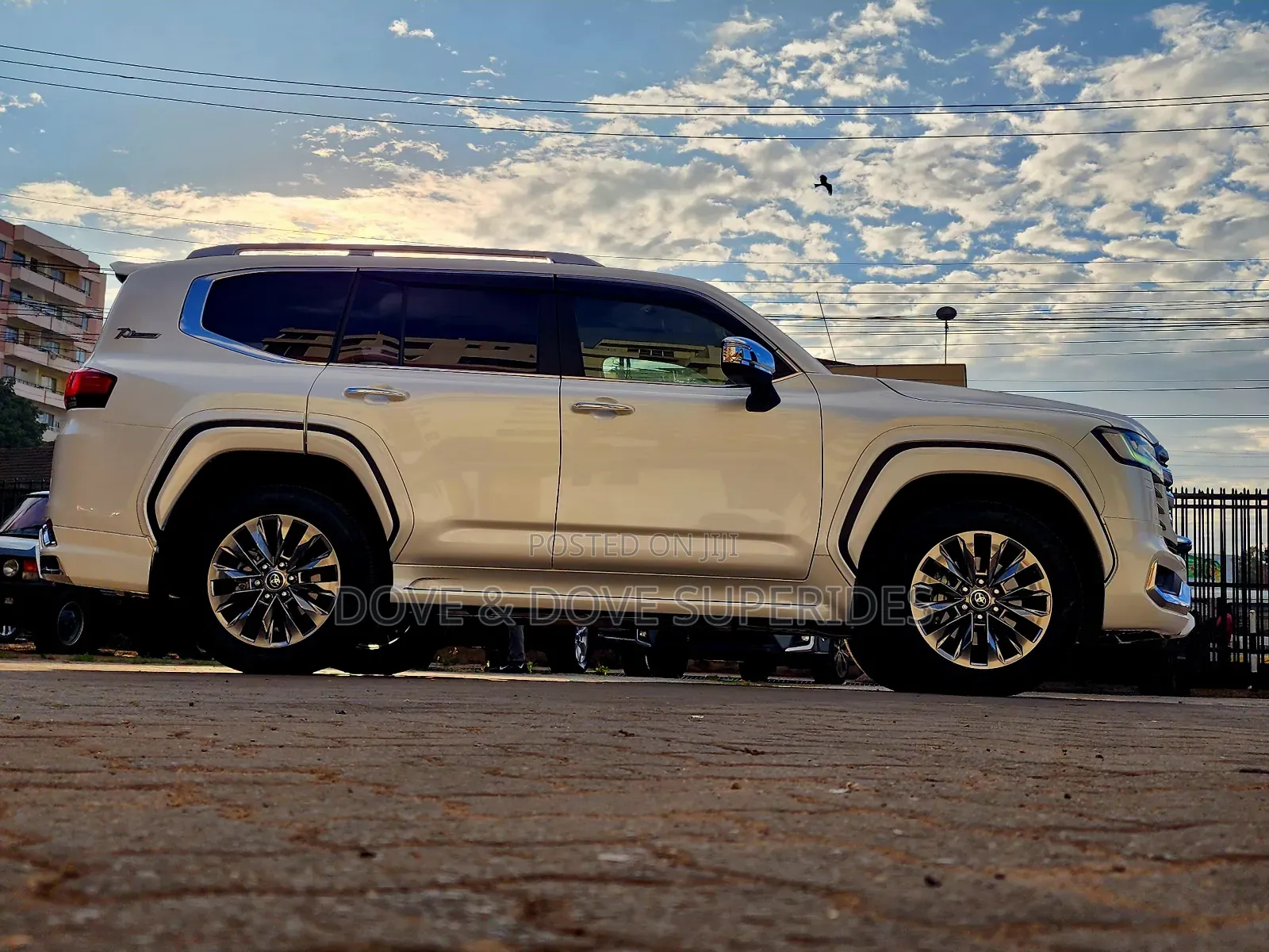 Toyota Land Cruiser LC300 2024 White