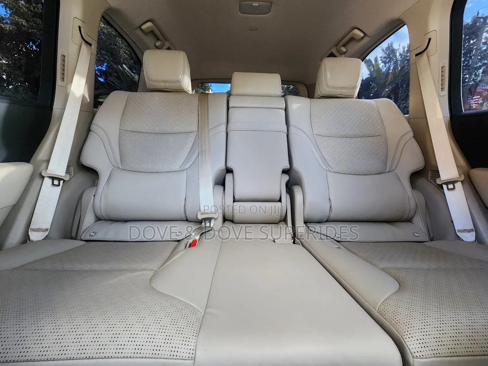 Toyota Land Cruiser LC300 2024 White