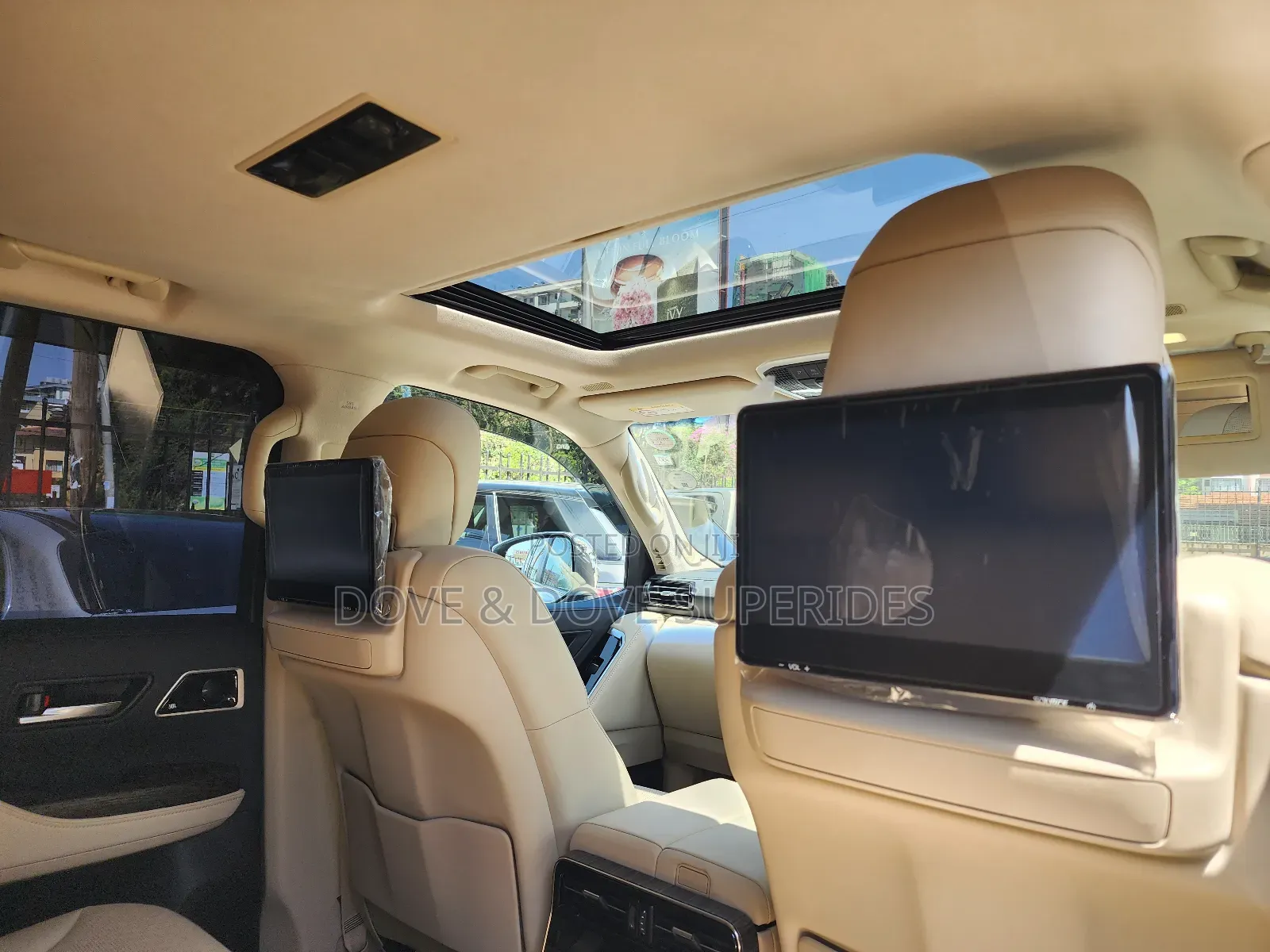 Toyota Land Cruiser LC300 2024 White