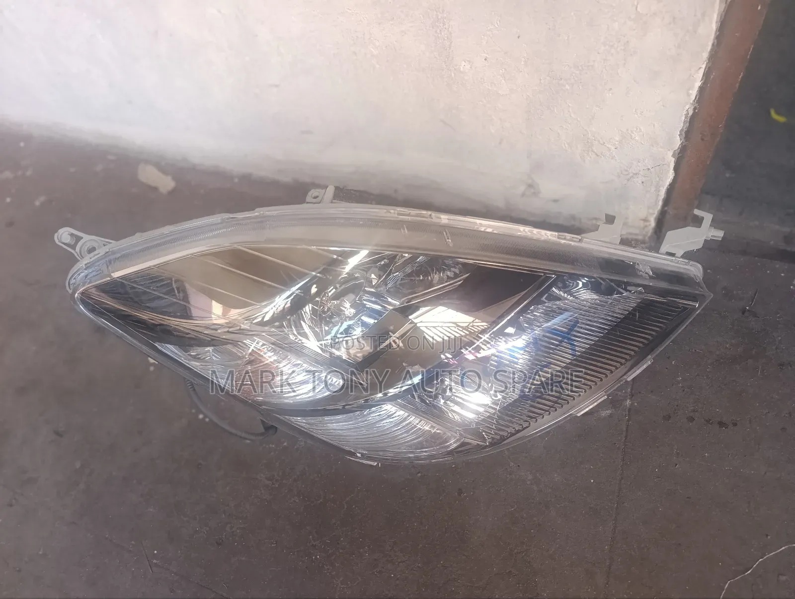 Isis 2005 Headlight Zenon Ex Japan 