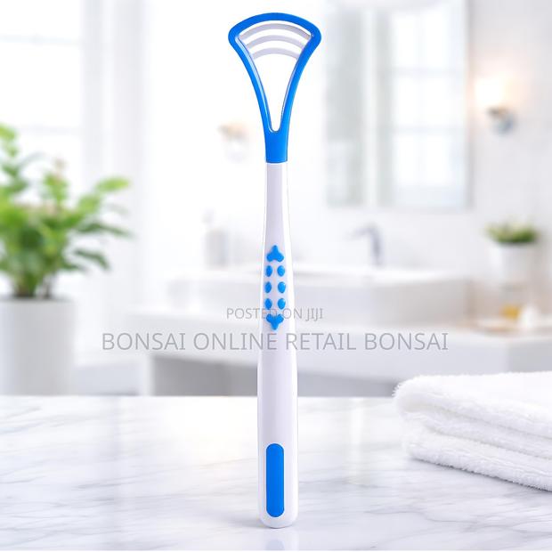 Dual-Sided Tongue Scraper With Soft Flexible Head for Fresh Breath