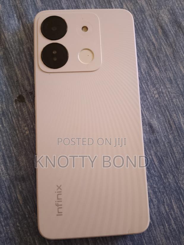 Infinix Smart 7 HD 64 GB White - thumbnail 3