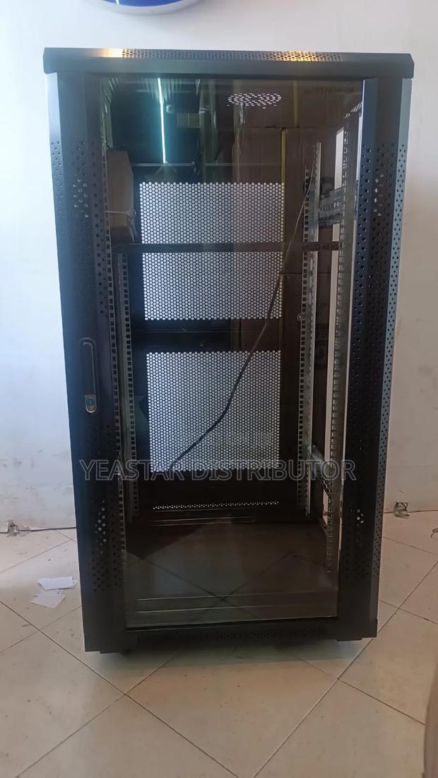 Dataline Cabinet 22u 600*600 Freestanding