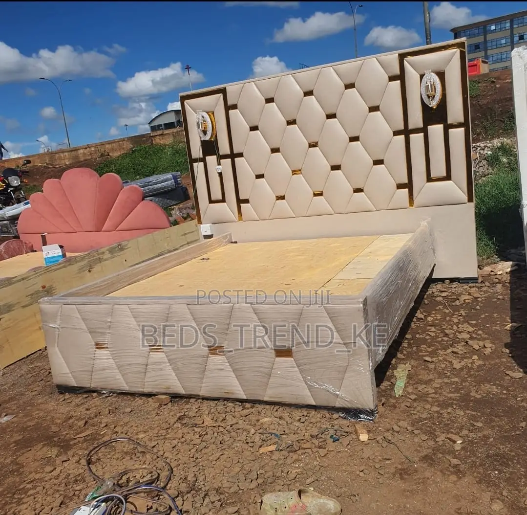 Light Visual 5 by 6 Extended Bed