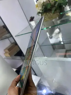 Apple iPad Pro 9.7 (2016) 32 GB Yellow