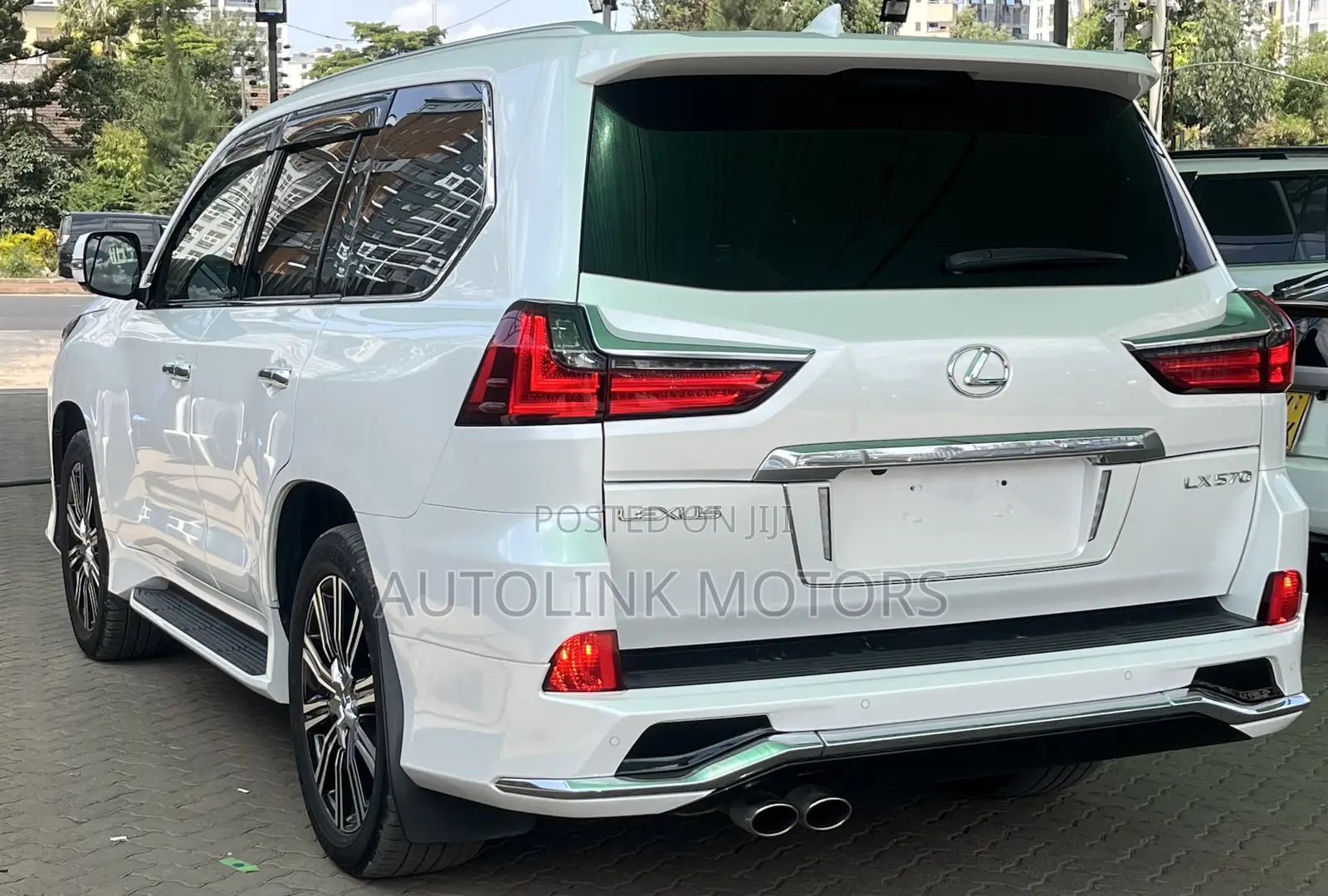 Lexus LX 570 AWD 2019 White