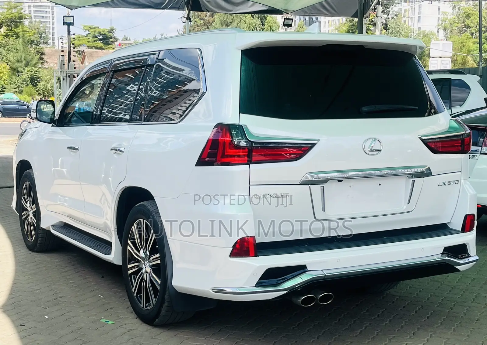 Lexus LX 570 AWD 2019 White