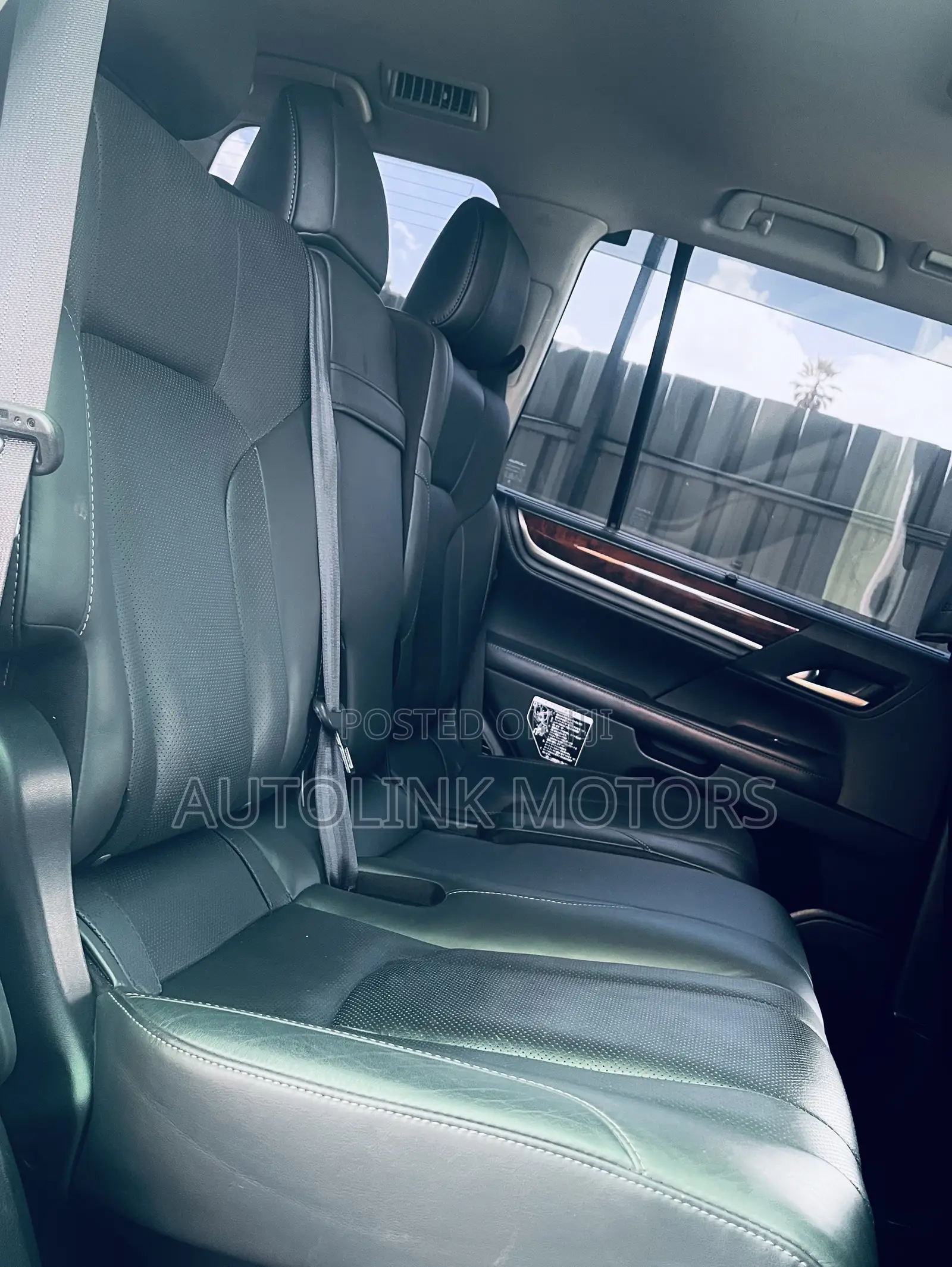 Lexus LX 570 AWD 2019 White