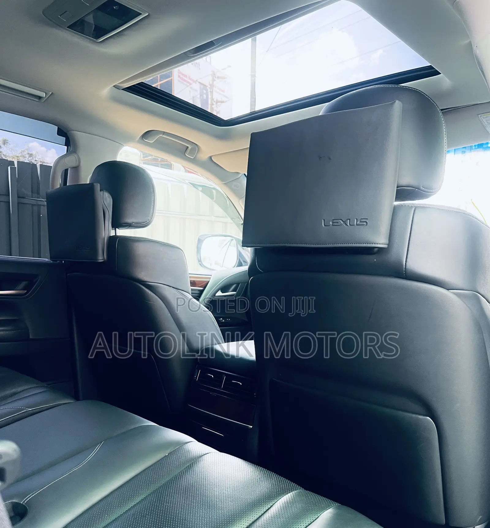 Lexus LX 570 AWD 2019 White