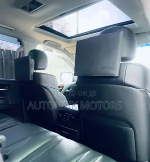 Lexus LX 570 AWD 2019 White